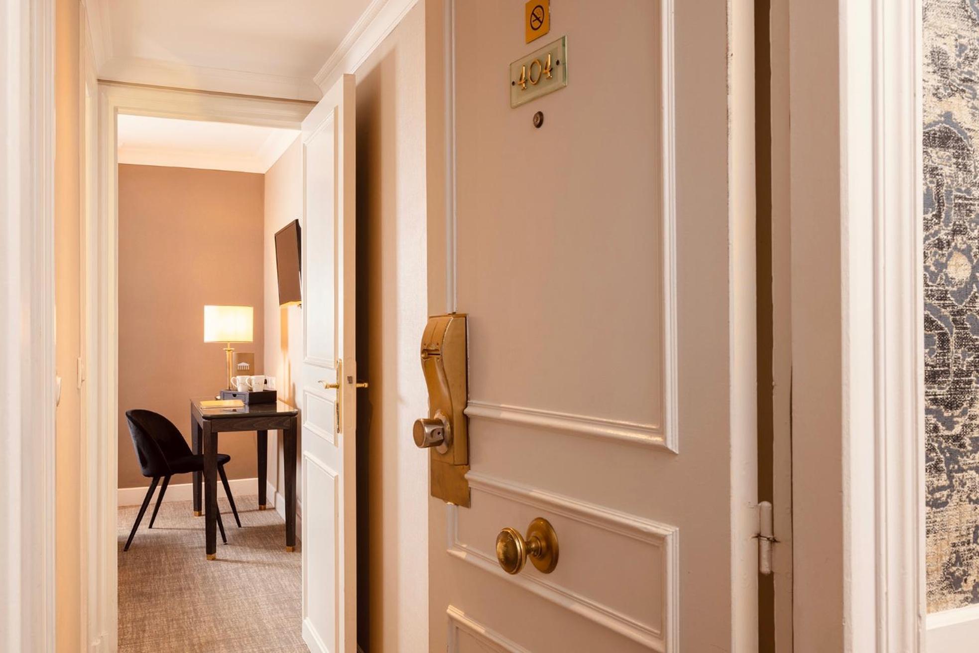 Madeleine Plaza Hotel 4*